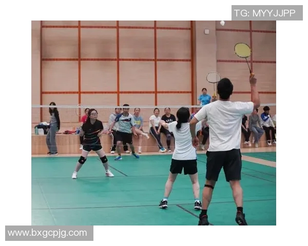 深圳羽毛球队展现灵活战术与团队协作的精彩表现分析